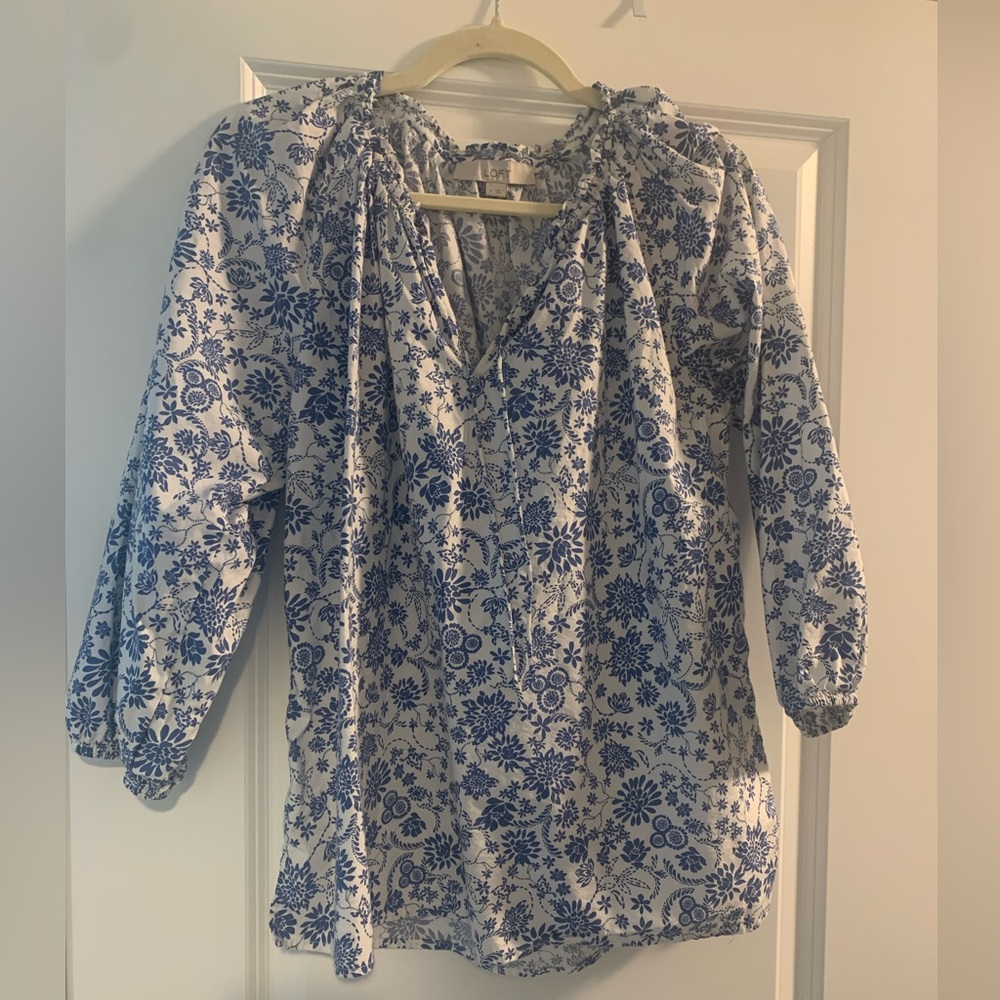 Loft EUC white and blue cotton/modal blouse with tie neck - size medium